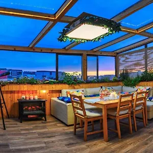 דירה Penthouse With Sauna And Terrace, בוקרשט